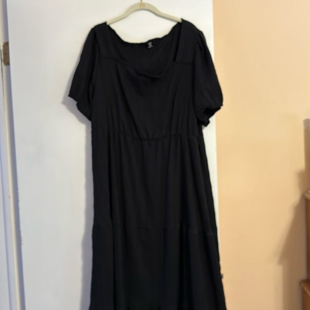 Black short sleeve spring/ summer dress.